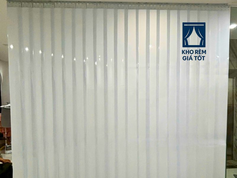 rèm nhựa pvc ngăn điều hòa cản sáng tuyệt đối