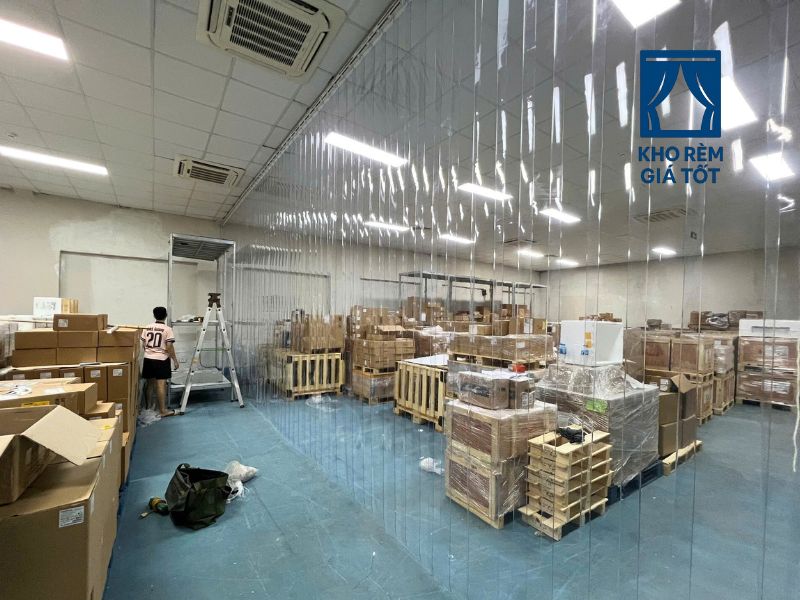 rèm lá nhựa PVC lắp đặt trong nhà xưởng kho rèm giá tốt