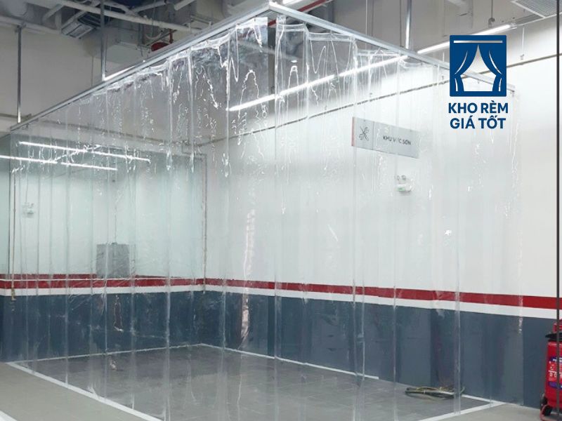 rèm nhựa PVC kéo sun lắp đặt trong nhà xưởng sản xuất
