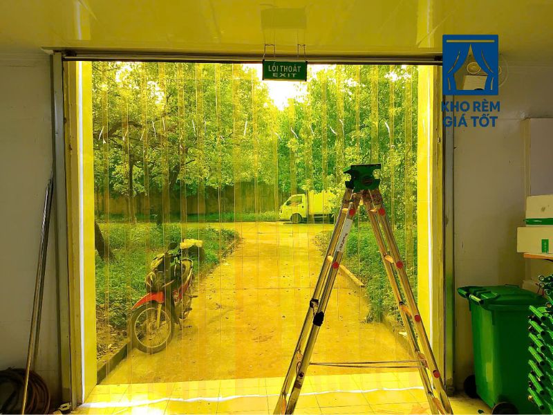 rèm nhựa PVC vàng trong ngăn côn trùng ngăn điều hòa