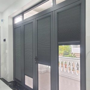 Rèm Tổ Ong Trên Kính