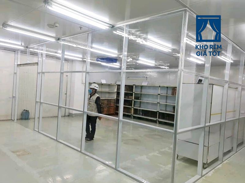 vách ngăn nhựa PVC trong nhà máy