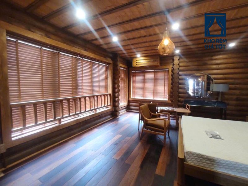 mẫu rèm sáo gỗ lắp đặt cho khu nghỉ dưỡng