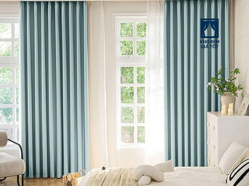 mẫu rèm vải phòng ngủ màu xanh dịu mắt